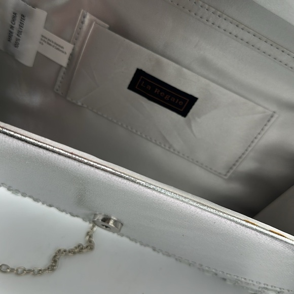 La Regale NWT silver beaded crossbody/clutch bag - Picture 6 of 6